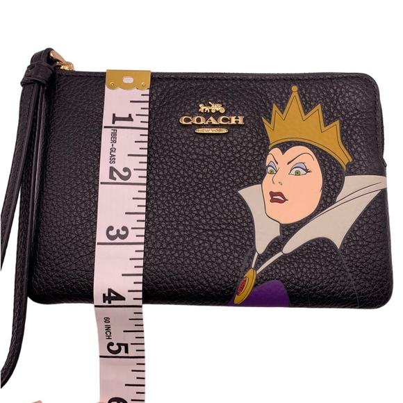 Disney X COACH Corner Zp Wristlet With Evil Queen Motif - Picture 7 of 8